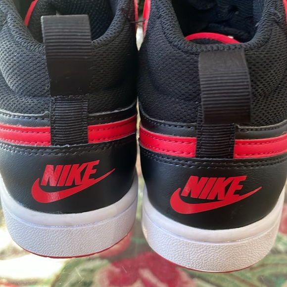 Nike Air Jordan Court Borough Mid 2 Basketball Shoes- Kids size 4 - Picture 5 of 8